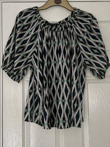 Blouson style top size - style,
